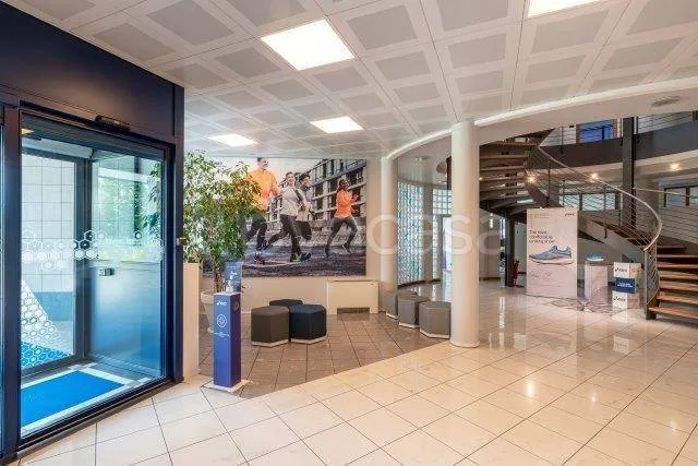 Entrée - Industrial Building with Showroom in Cuneo