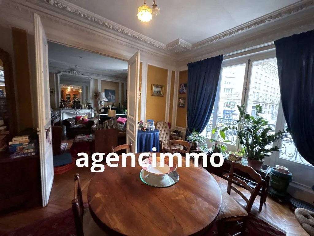 Sala da pranzo - Haussmannian Flat in Canal Saint Martin, Paris