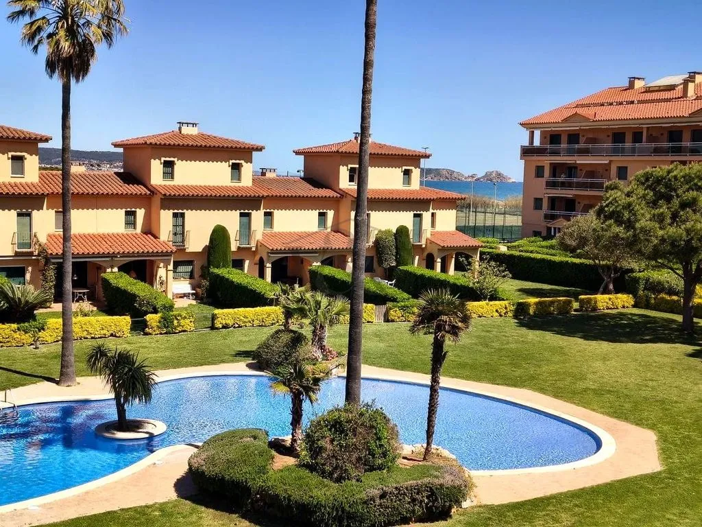 Piscina - Villa with Pool in Pals, Catalonia