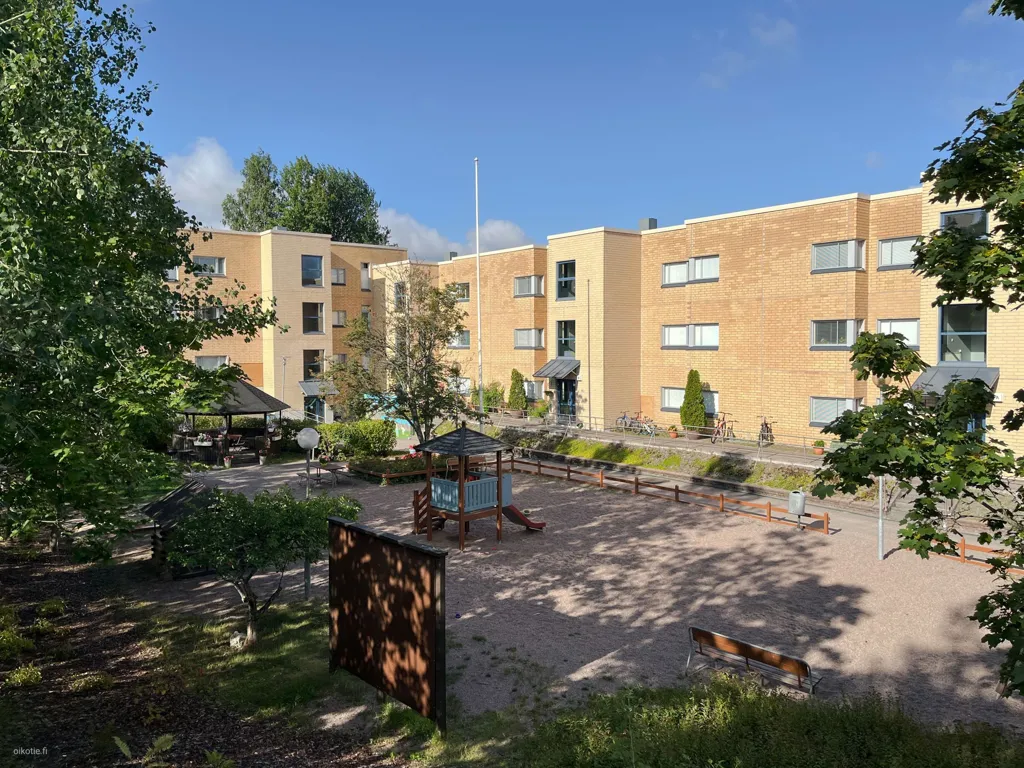 Aed - Spacious Flat with Balcony in Länsimäki, Vantaa