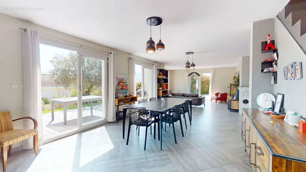 Söögituba - Modern House with Panoramic View in Claix