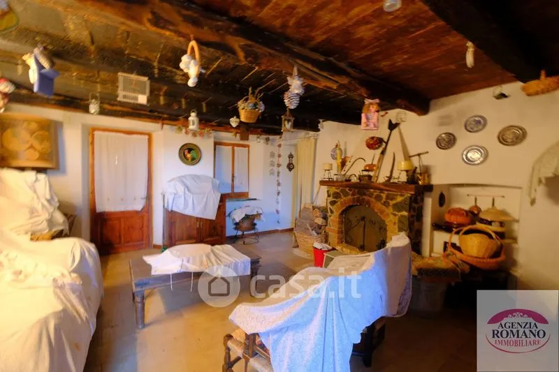 Séjour - Rustic Farmhouse with 28,000sqm Land in Sorba