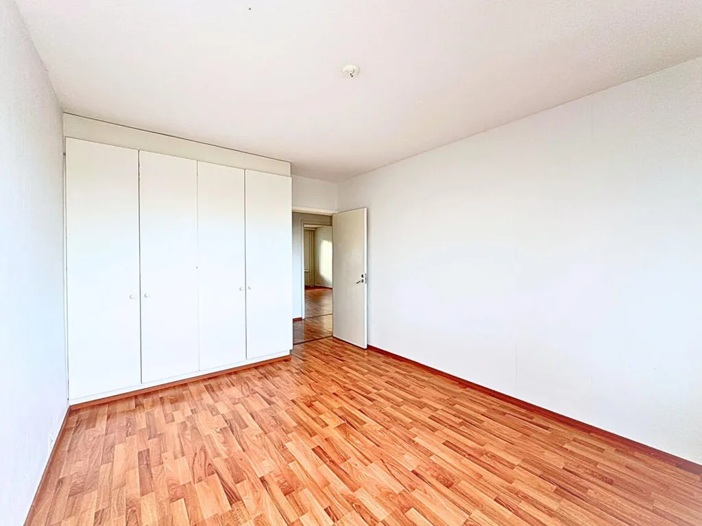 Magamistoad - Spacious Two-Bedroom Flat with Balcony in Hervanta, Tampere