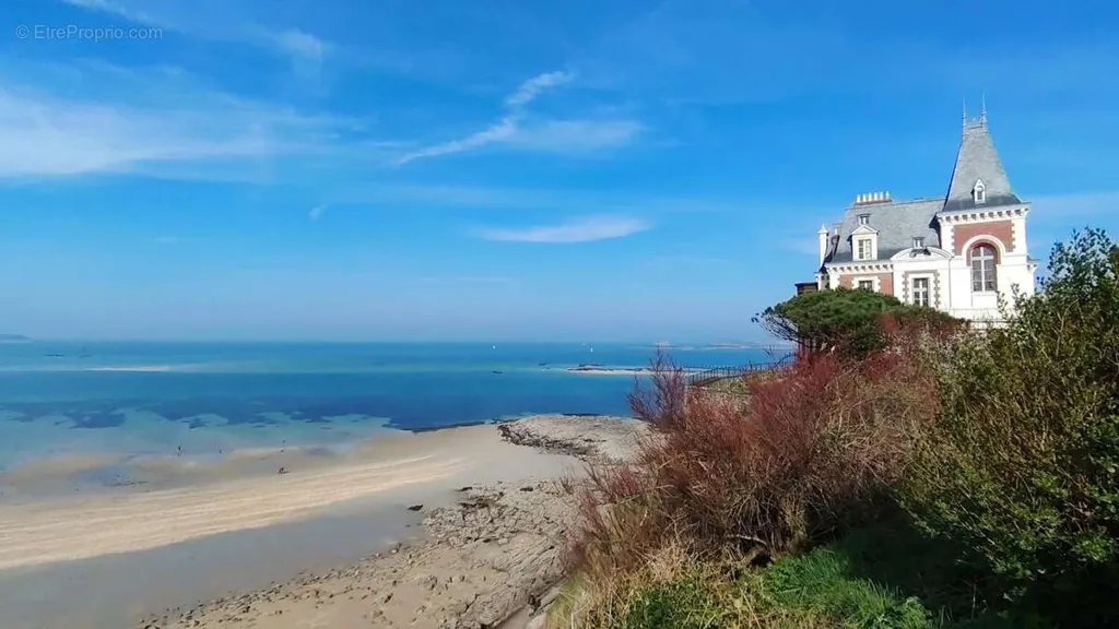 3-toaline korter asukohas Dinard