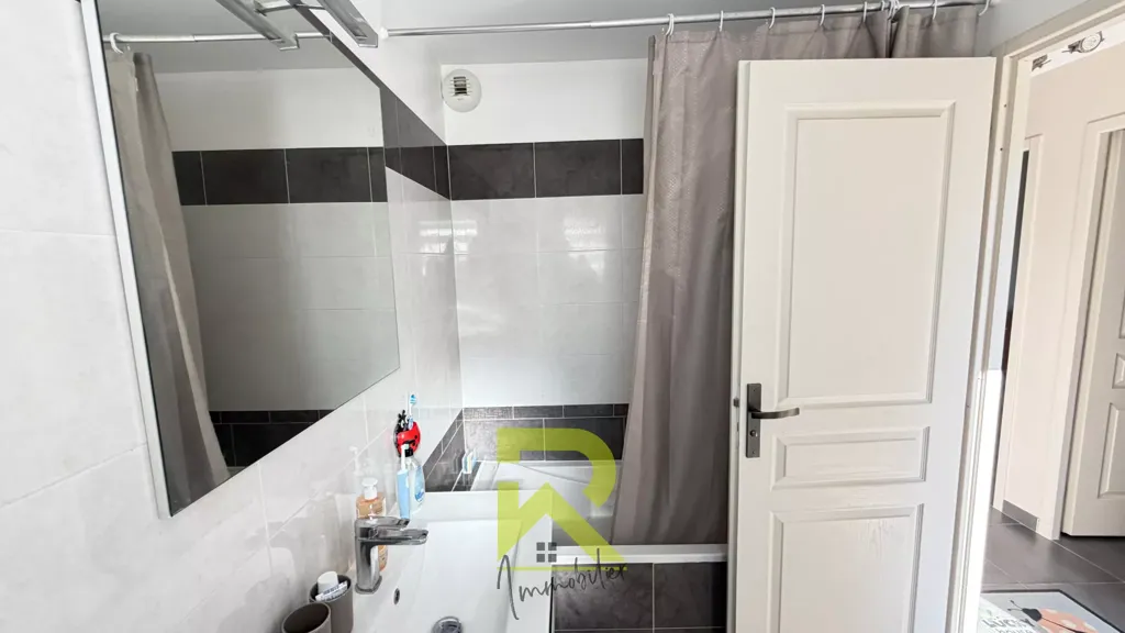 Salles de bain - Villa Contemporaine avec Piscine près d'Agde