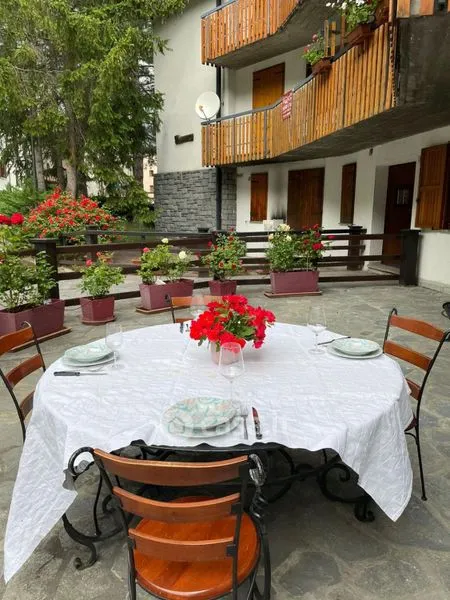 Terrass - Rustic Trilocale with Garden in La Salle