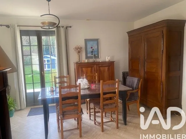 Salle à manger - Maison de Plain Pied avec Piscine à Attichy