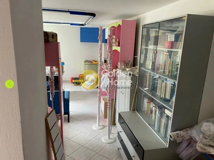 Magamistoad - Retail Unit with Shopfront in Chalkida Centre