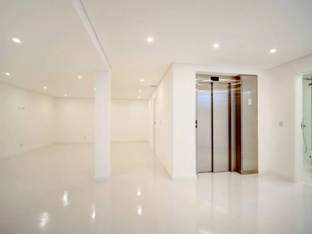Toad - Contemporary Villa with Golf View in Almada