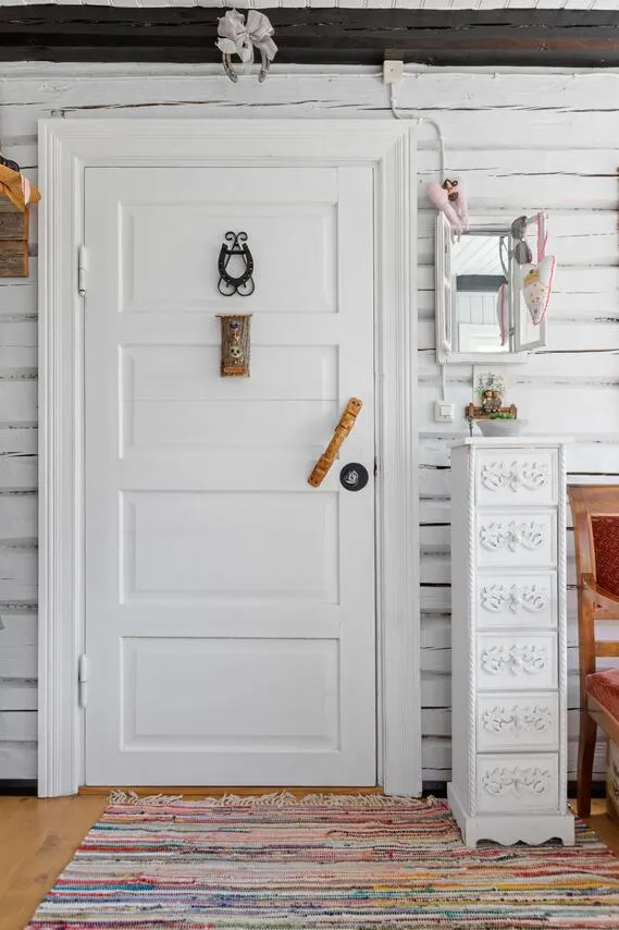 Esik - Traditional Cottage with Sauna in Miekkiö