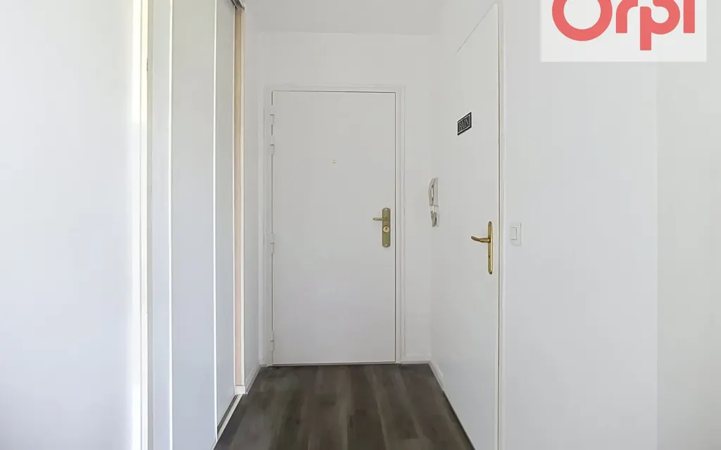 Entrée - Appartement T2 Refait à Neuf avec Parking à Choisy-le-Roi