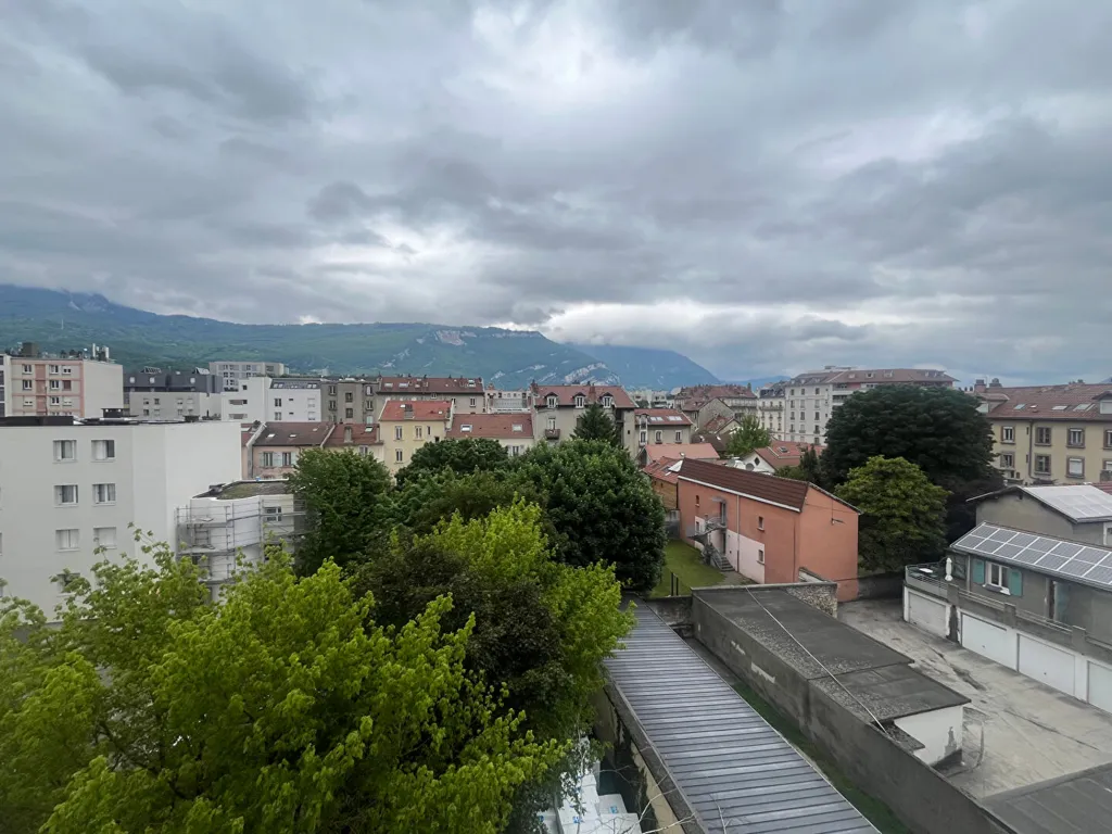 Balcon - Studio Lumineux au 4ème Étage à Grenoble