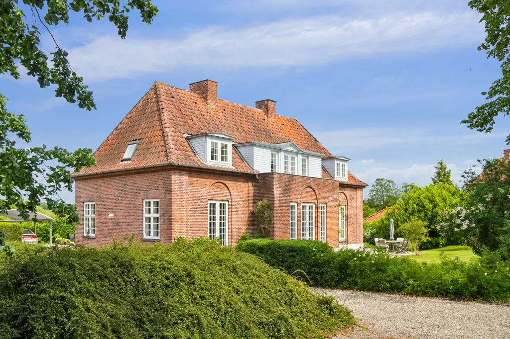 Välivaade - 1927 Villa with Exceptional Light in Klostergade