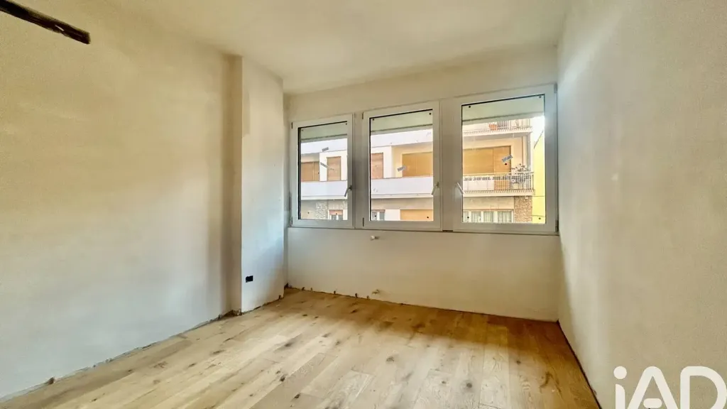 Pièces - Modern Triplex with Balcony in Florence