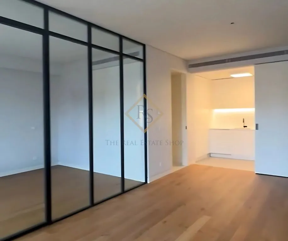 Magamistoad - 1-Bedroom Flat with Glass Partition in Santo António