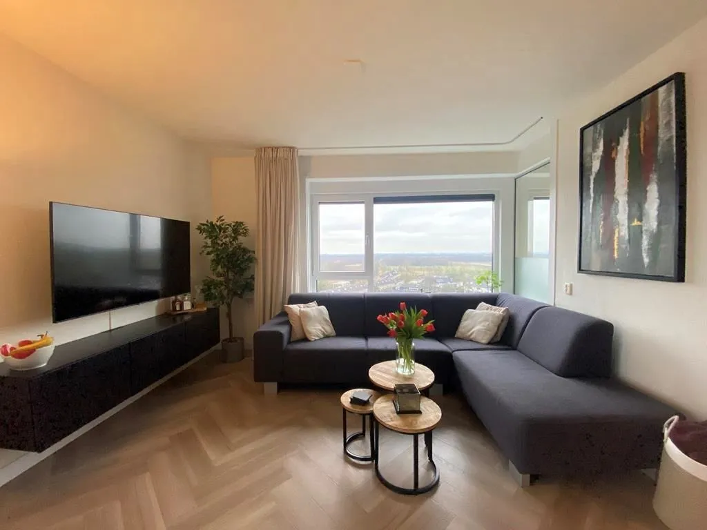 Elutuba - 3-Bedroom Apartment with High Ceilings in Almere