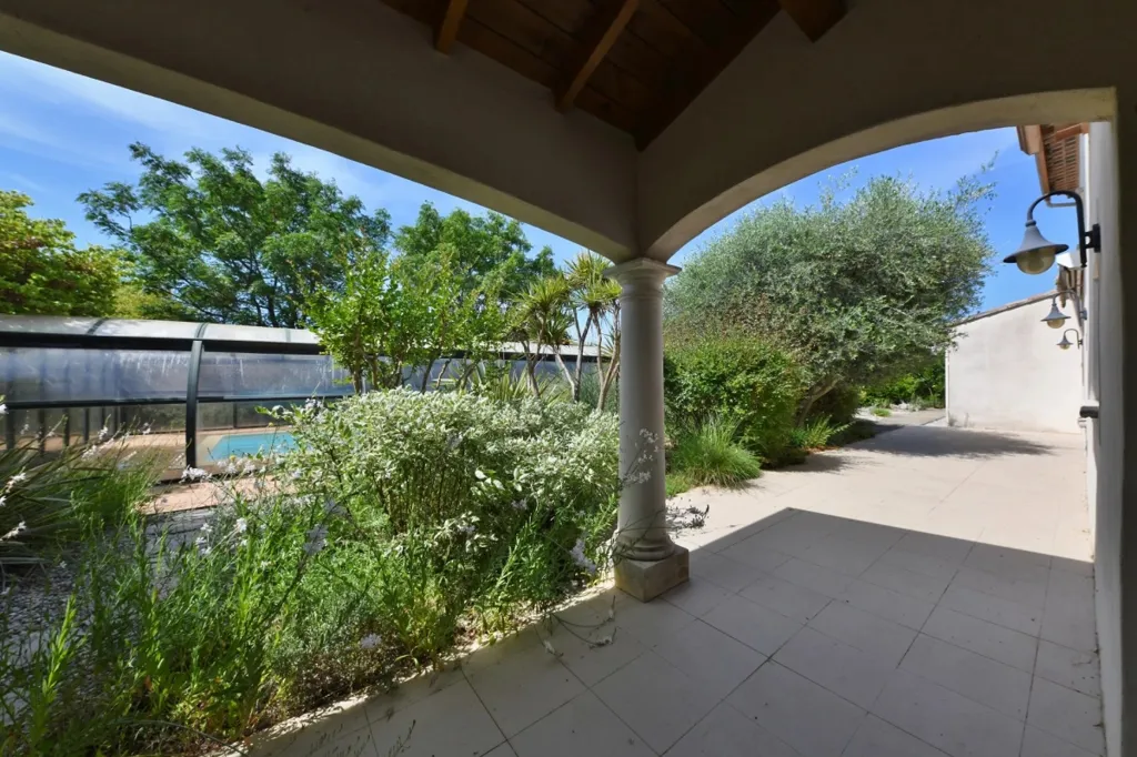 Terrasse - Villa avec Piscine Couverte près d'Uzès