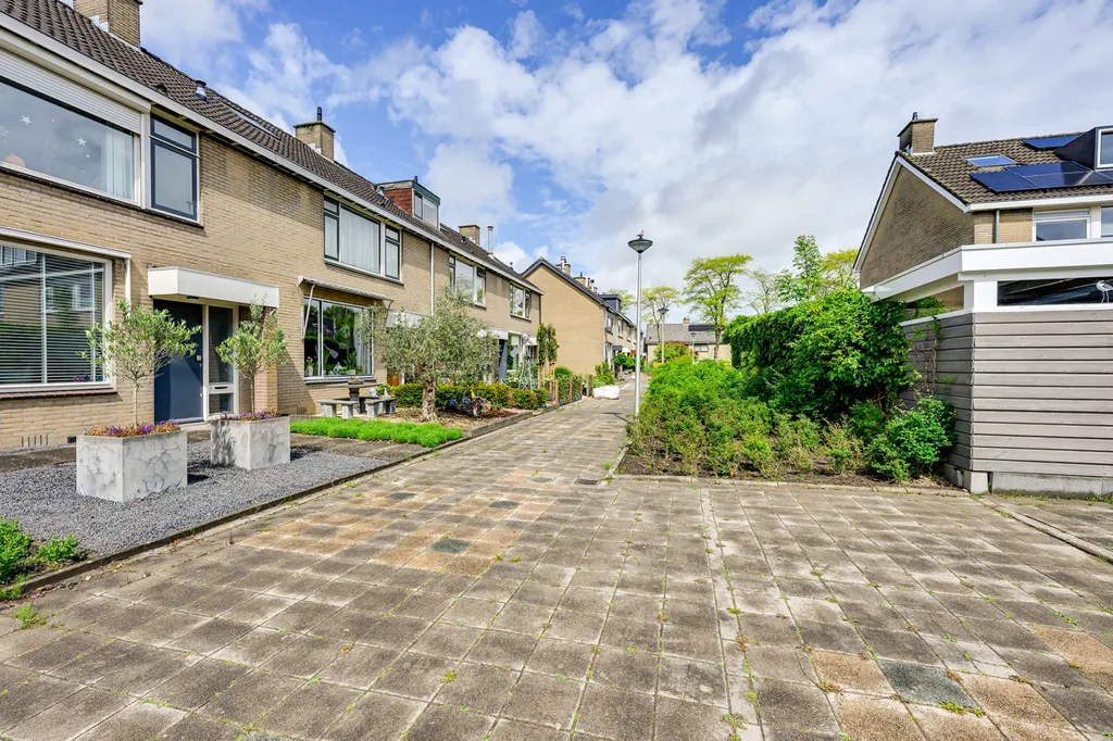Exterior - Corner House with Garden in Rhoon