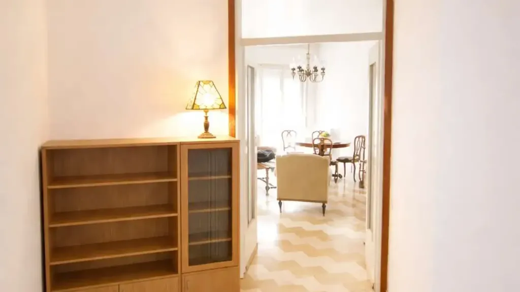 Esik - Bright Apartment with Balcony in Crema
