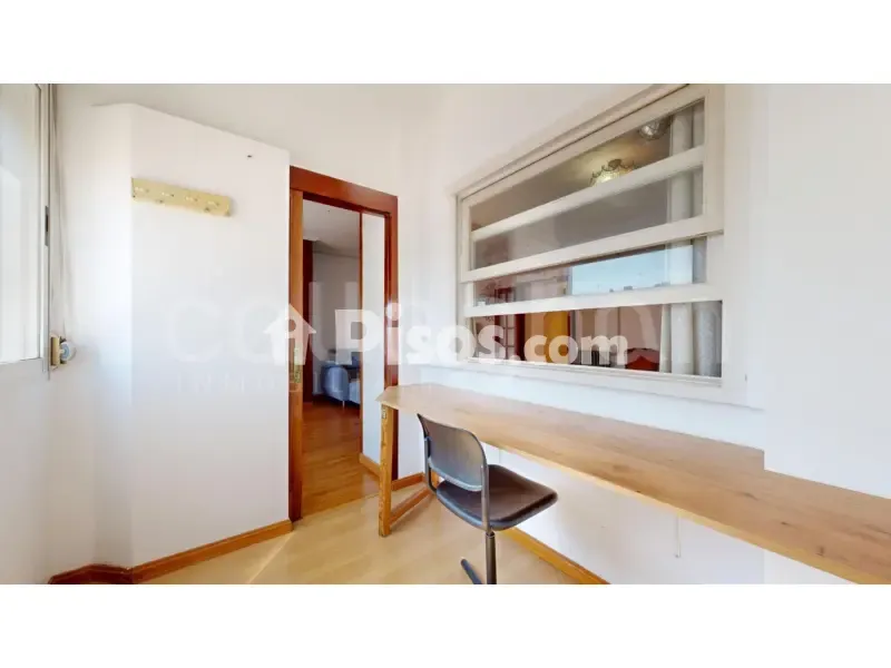 Studio - Ample Apartment with Terrace in Carrer de Císcar