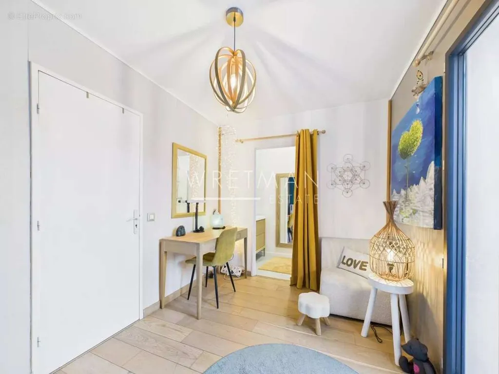 Entrée - Villa 4 Chambres avec Piscine dans un Domaine Privé à Cannes Ouest