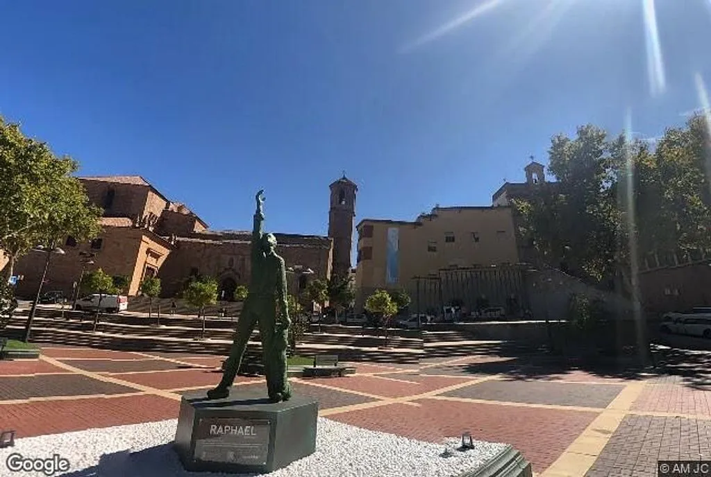 Occupied Flat in Linares with Street View