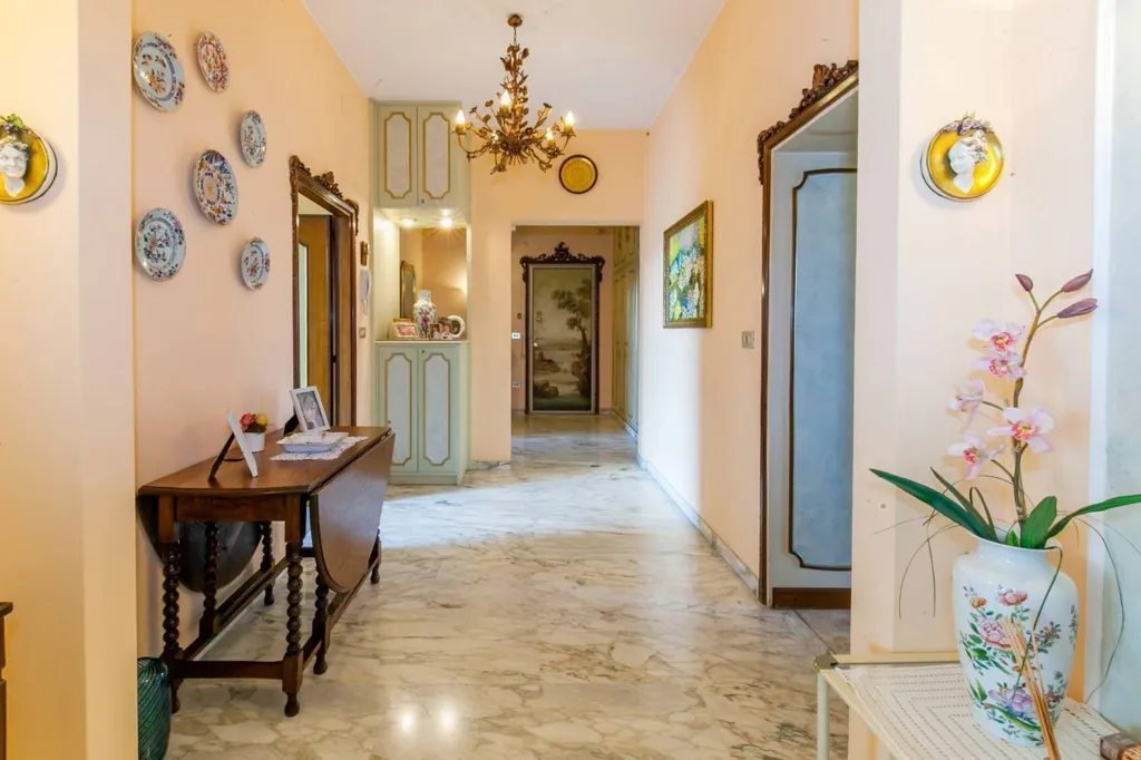 Esik - Luxury Apartment with Garden Views in Milan