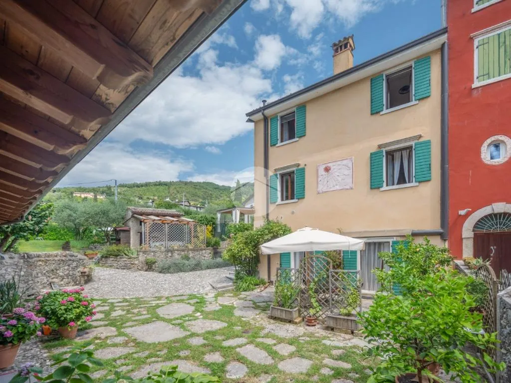 Giardino - Rustic Corte with Pool in Costermano