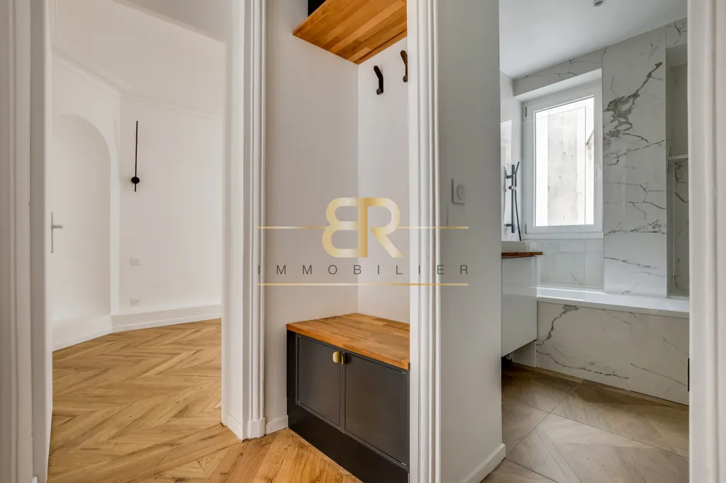 Esik - Refurbished Flat with Balcony in Paris