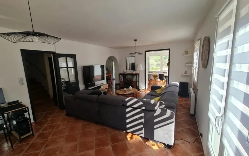 Living Room - Renovated House with Pool in Quiet Cul-de-sac