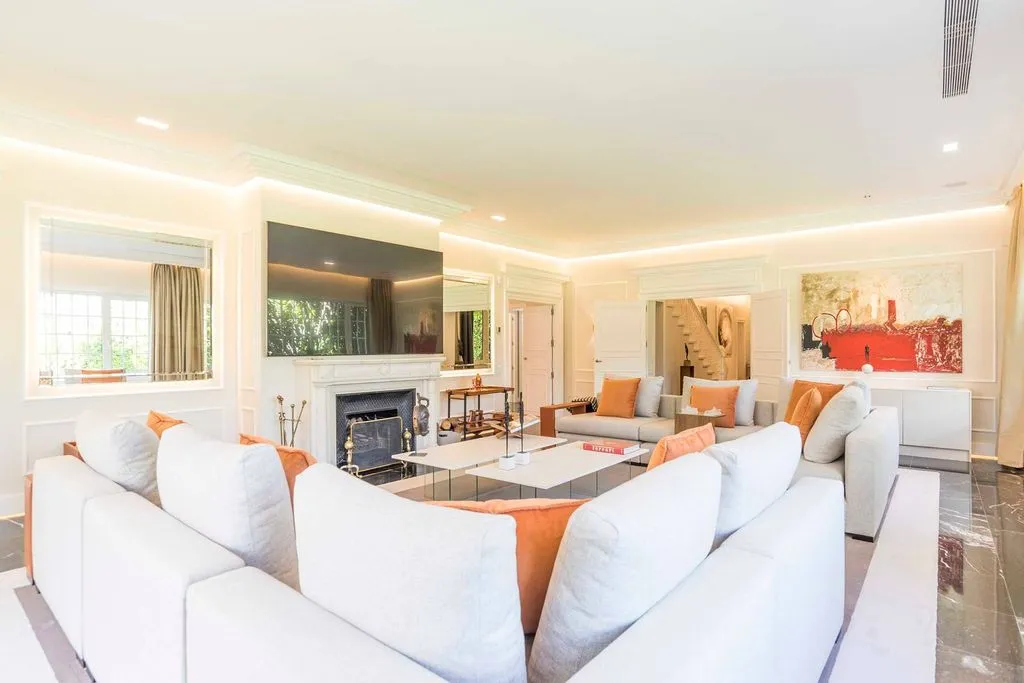 Living Room - Luxury Detached House with Pool in La Florida, Madrid