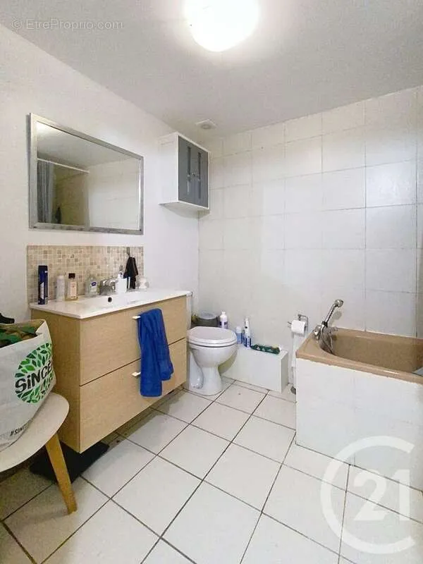 Salles de bain - Appartement 3 pièces à Perols
