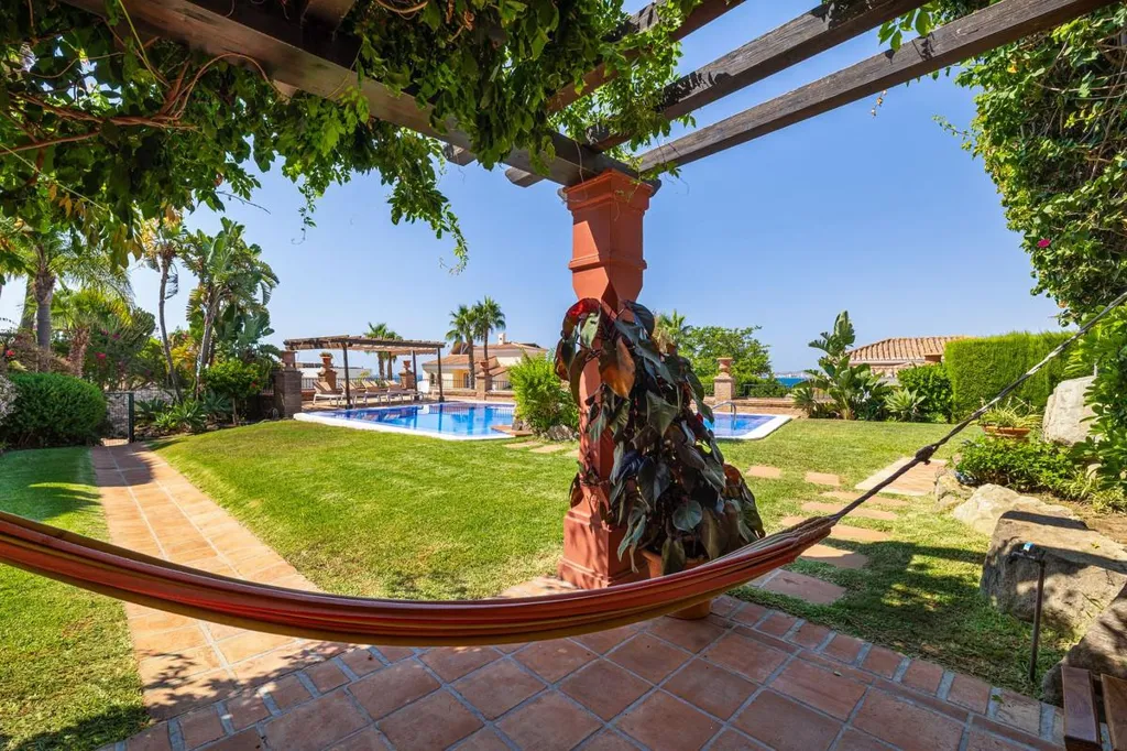 Jardin - Exclusive Villa with Private Pool in Torrequebrada