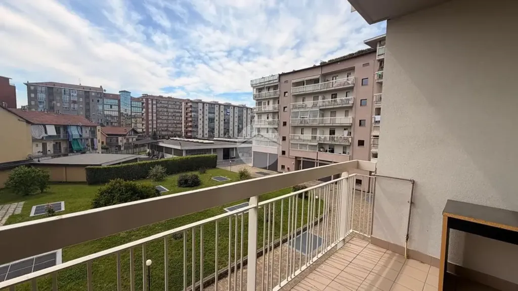 Rõdu - 2-Bedroom Apartment with Balcony in Torino