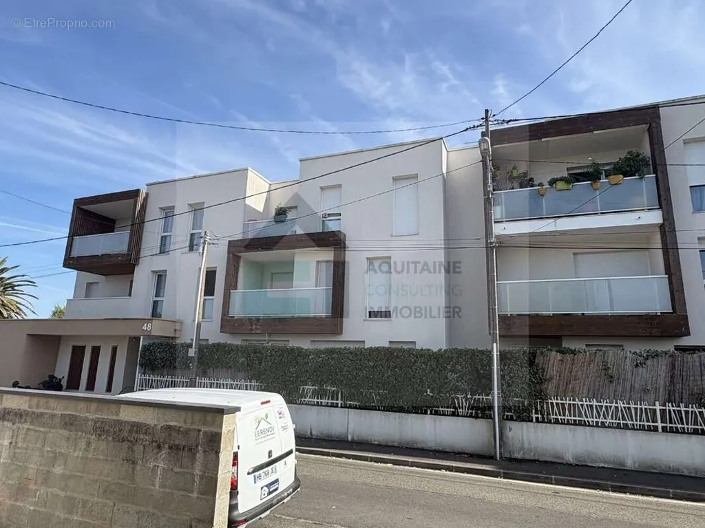 Exterior - T2 Apartment with South Balcony in Bègles