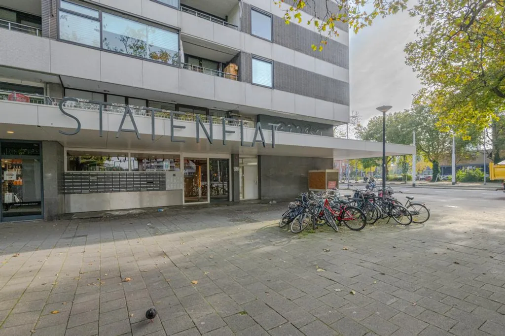 Exterior - 4-Bedroom Flat with Panoramic View in Rotterdam
