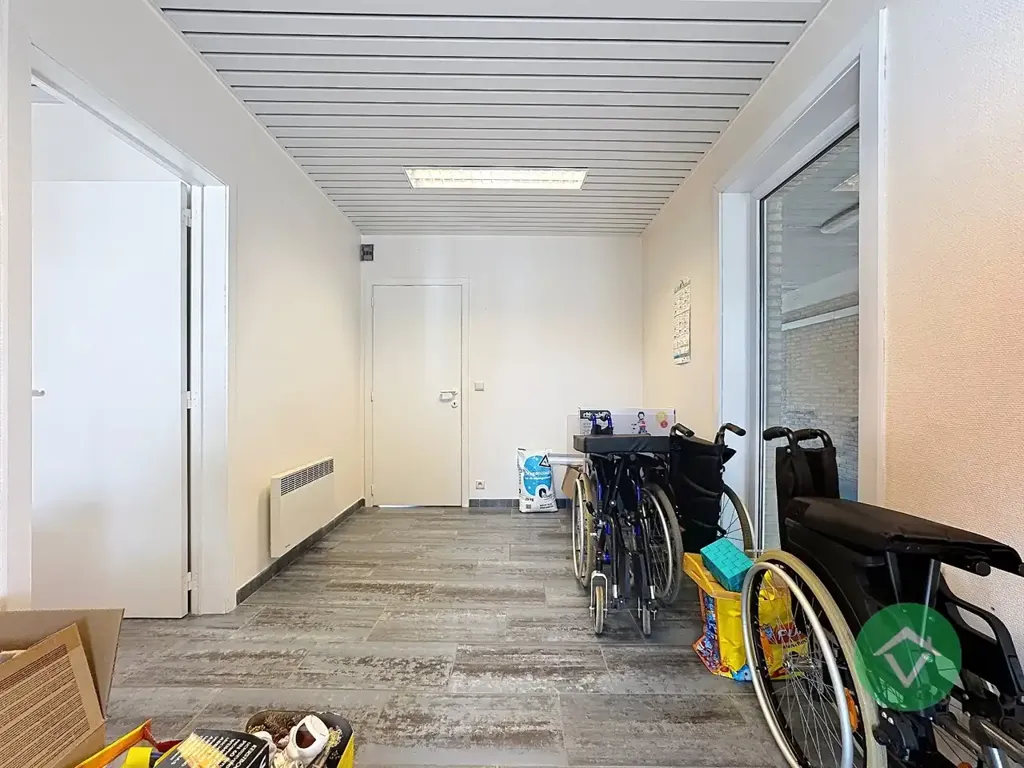 Buanderie - Espace de Bureau à Oudenburg avec Réception