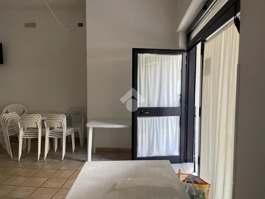Salle à manger - Commercial Space with Double Frontage in Grottaglie