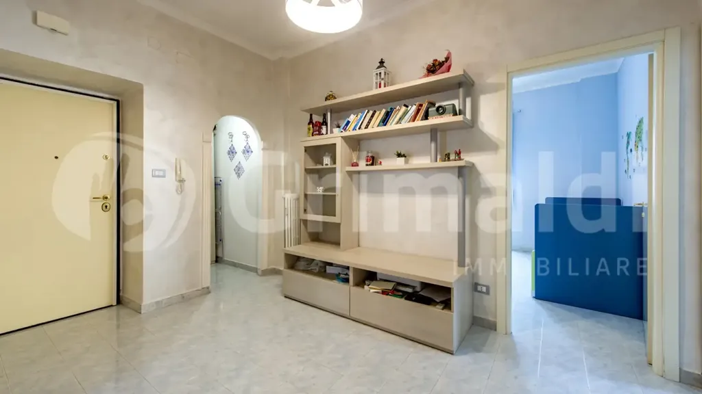 Entrée - Rear-Facing Apartment with Balconies in Rome