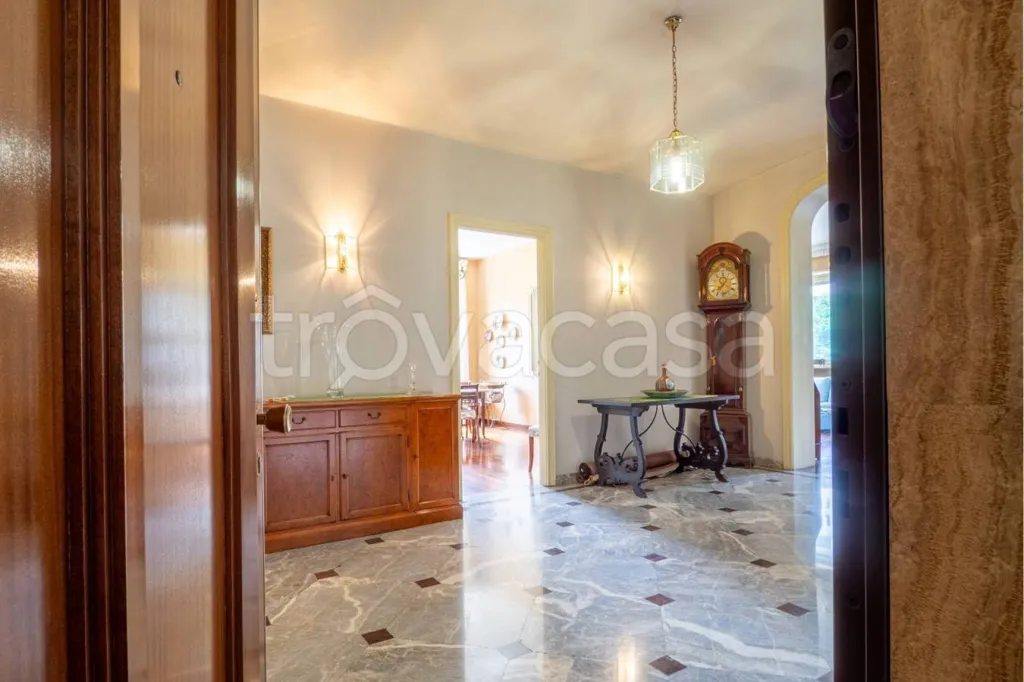 Ingresso - Apartment with Balcony in Turin's Crocetta