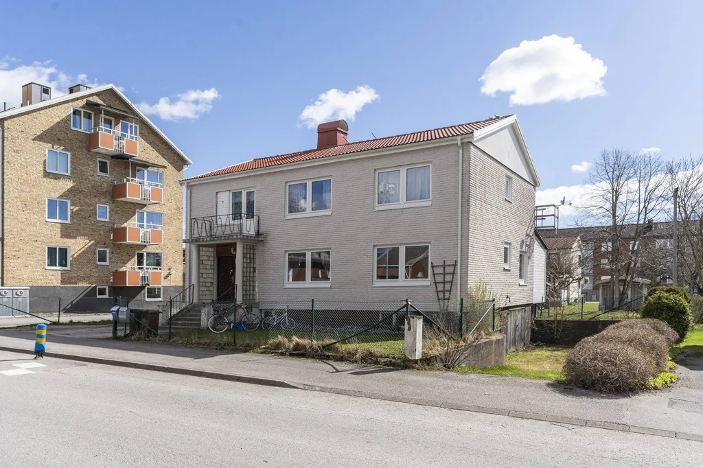 Extérieur - Two-Storey Villa with Balcony in Mellerud