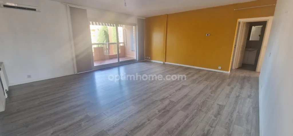 Living Room - Charming Triplex with Garden View in Residence L'Étoile