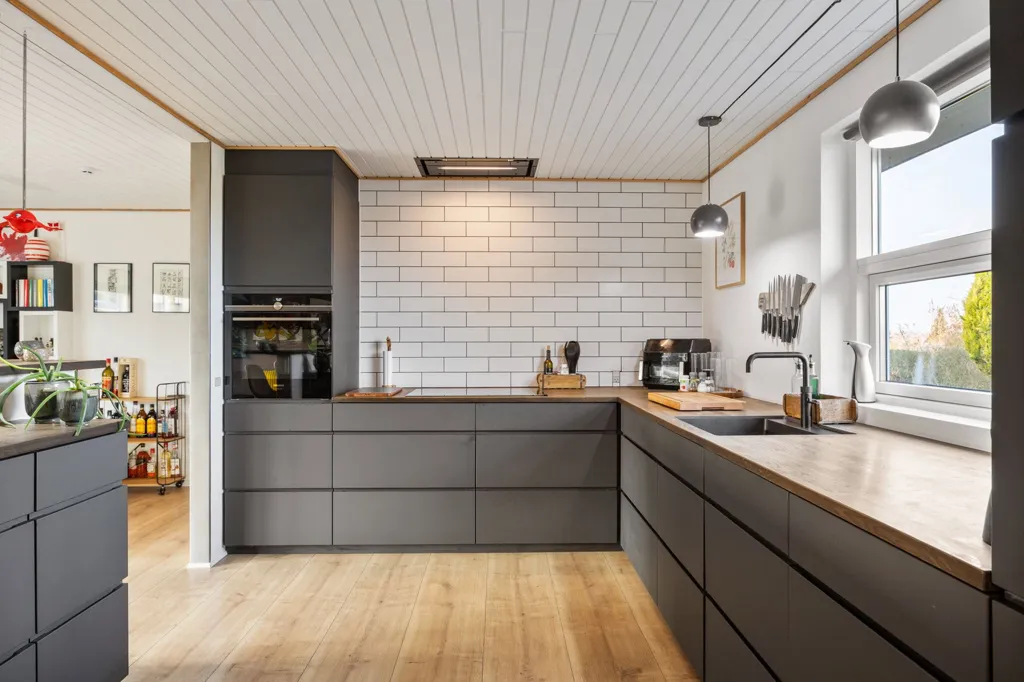 Cuisine - Fenced Villa with Garden in Grenaa