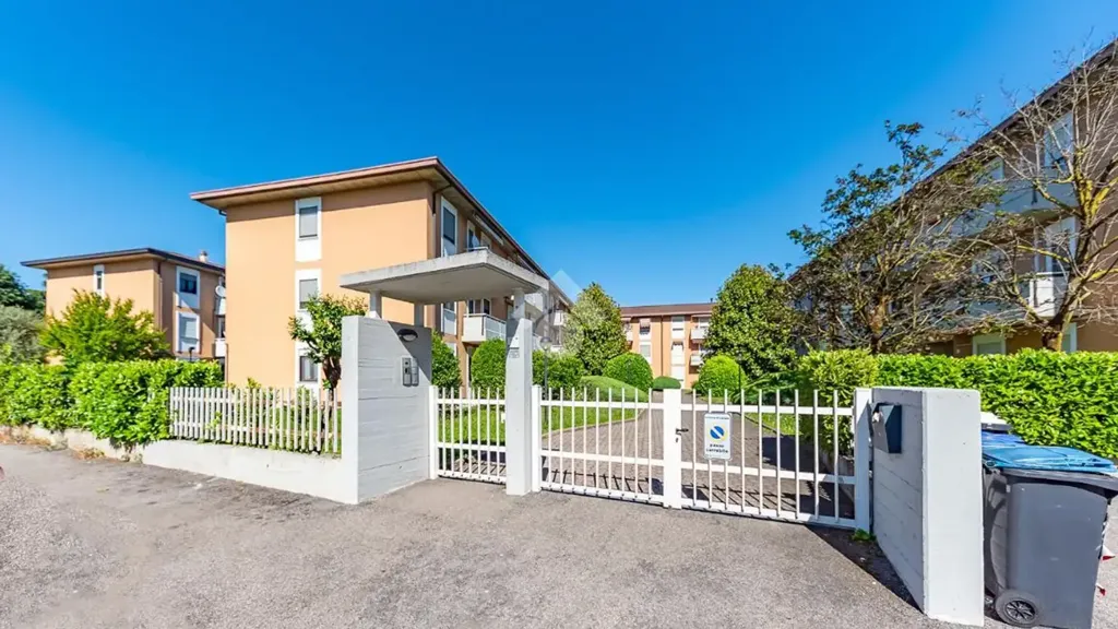 Välivaade - 3-Bedroom Apartment with Balcony in Lainate