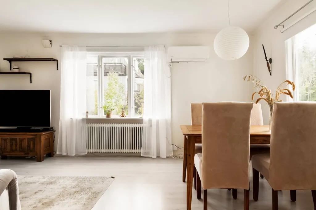 Elutuba - 1930s Villa with Rental Unit in Bohus