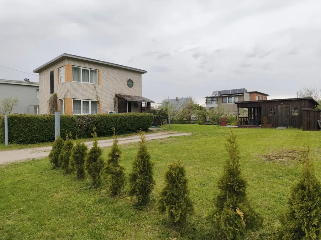 Giardino - Cottage with Garden in Suburb