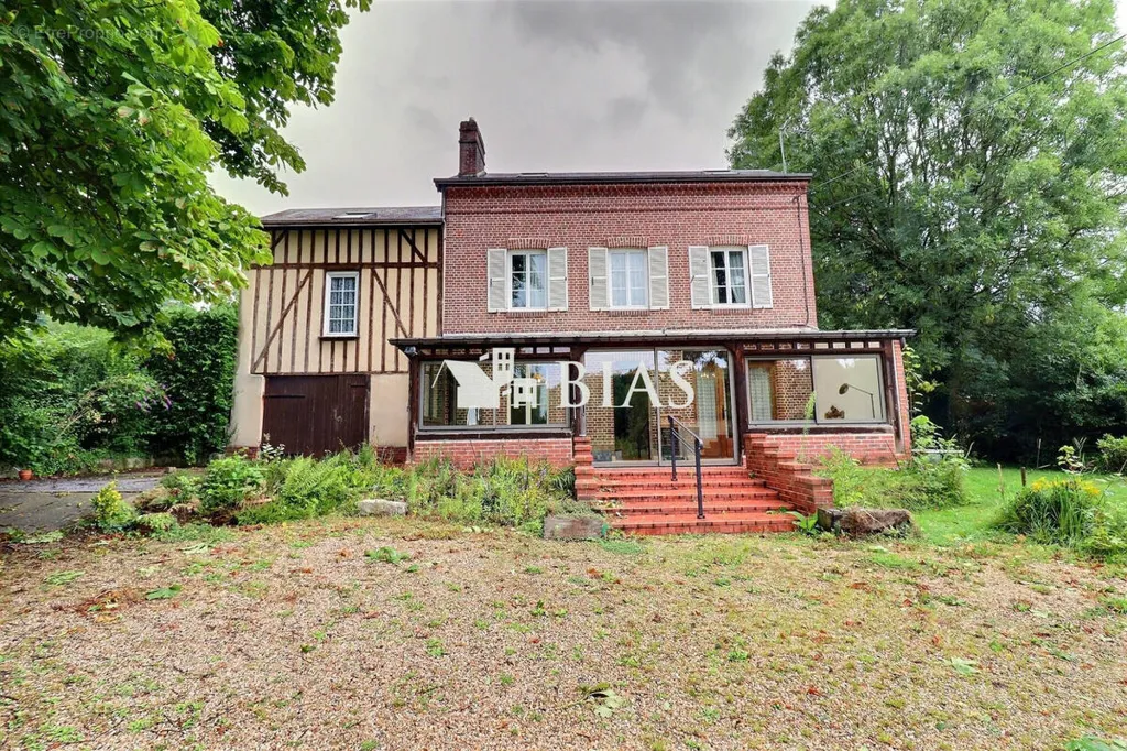 Extérieur - Maison en Brique et Colombage à Bernay