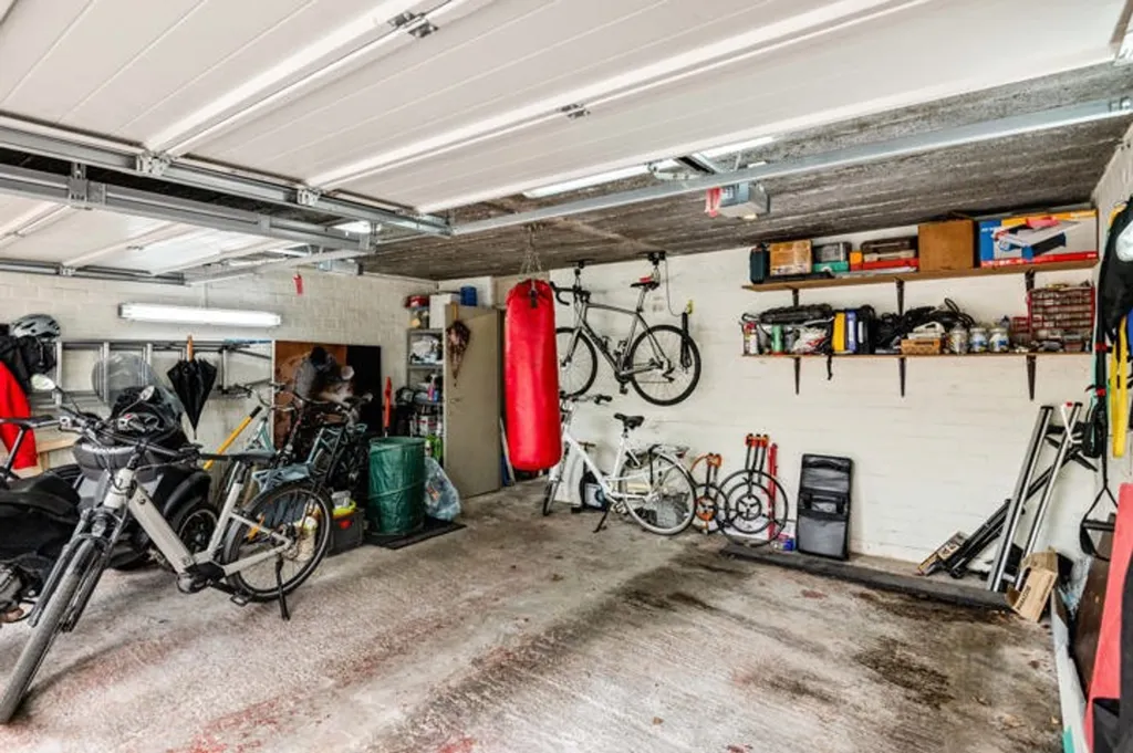 Garage - Maison avec Deux Garageboxes à Aartselaar