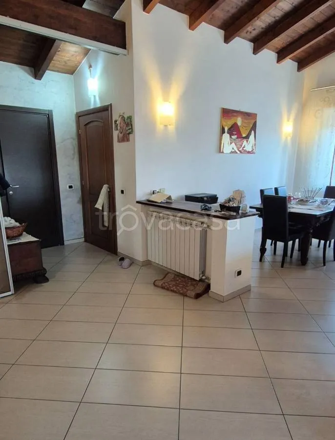 Sala da pranzo - Rustic Bifamily Villa with Garden in Trecate