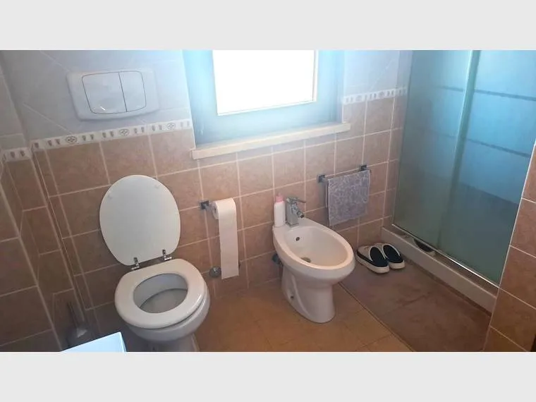 Bagni - Casa indipendente con giardino a Pomezia